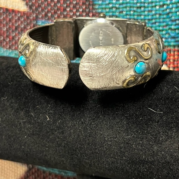 Beautiful Chico watch with battery - Picture 4 of 5